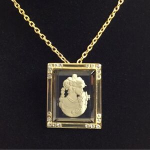 🦢 Exquisite Victorian Inspired Gold & Rhinestone Cameo Brooch Necklace